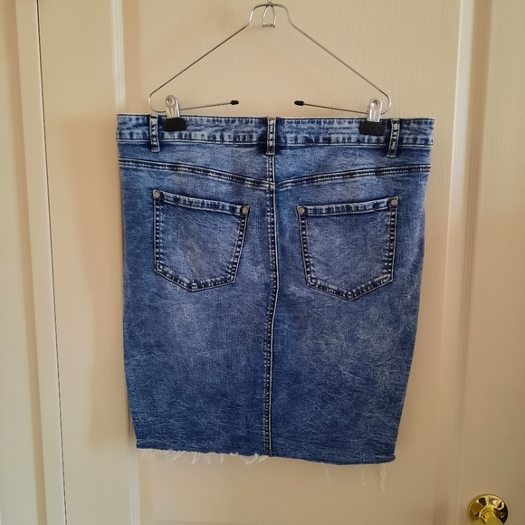 Love & Legend Acid Wash Distressed Jean Skirt - Picture 3 of 11